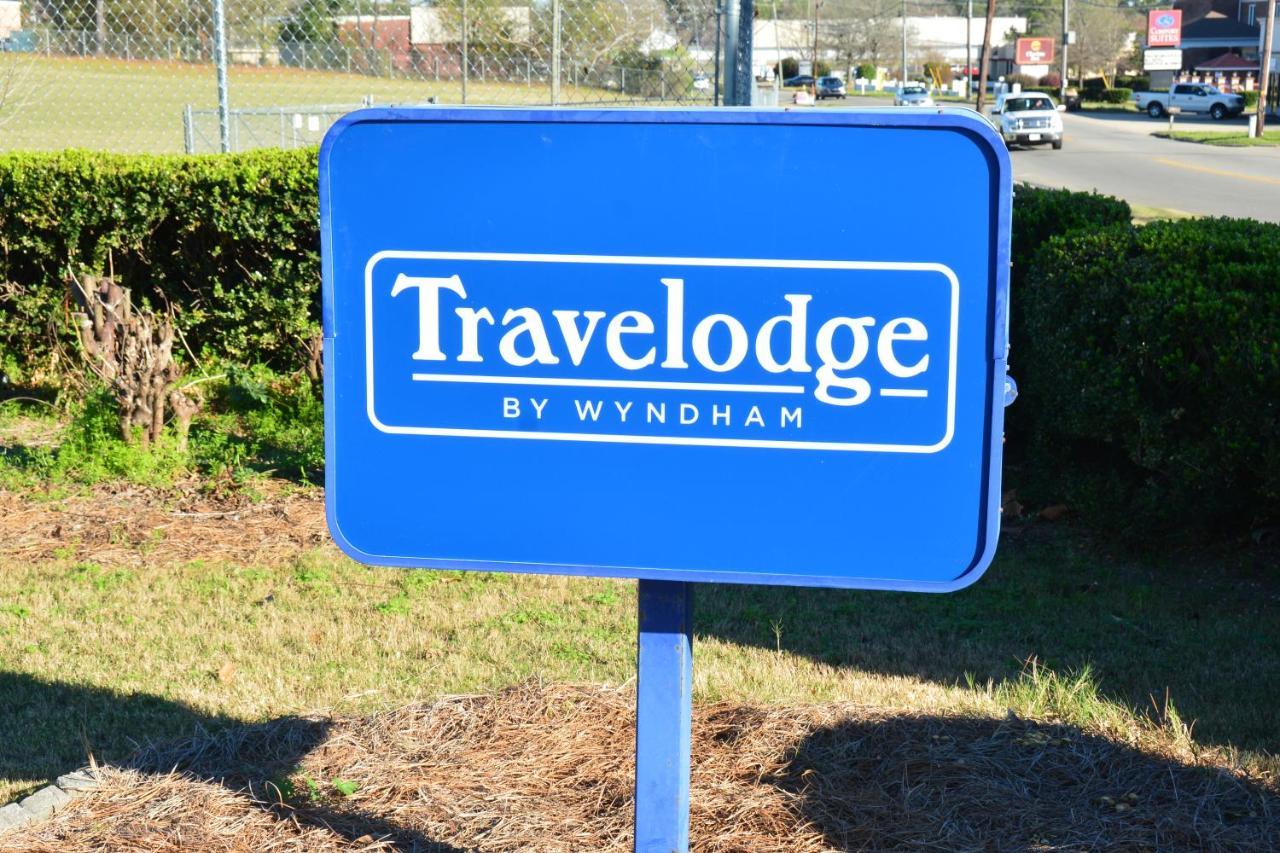 Travelodge By Wyndham Montgomery East Exterior photo