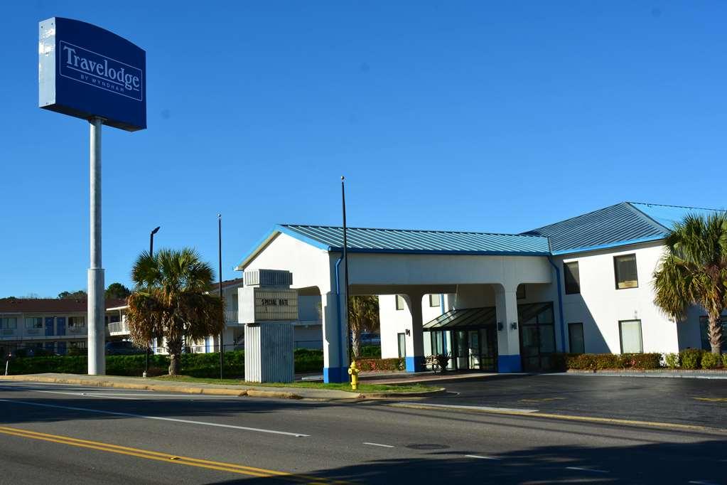 Travelodge By Wyndham Montgomery East Exterior photo